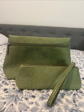 Clinique Faux Snakeskin Green Cosmetic Makeup Bag Set – 2 Piece